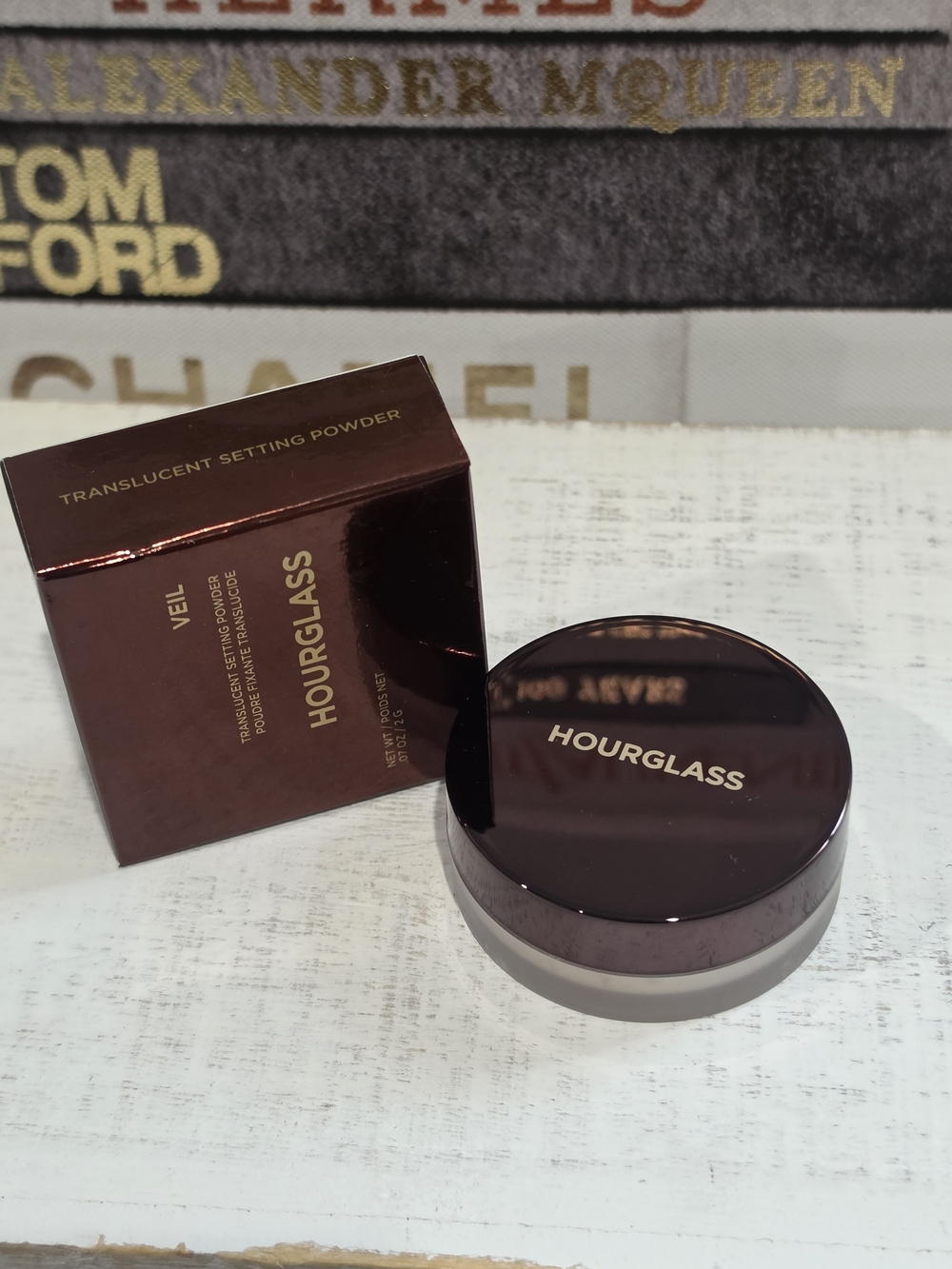 Hourglass Translucent Setting Powder - Ivory/Nude - Picture 2 of 3